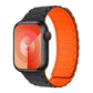 Bracelet Apple Watch silicone noir avec intérieur orange magnétique – sportif et sécurisé.