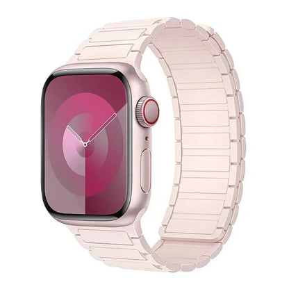 Bracelet Apple Watch en silicone rose clair avec fermeture magnétique – doux, moderne et confortable.