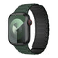 Bracelet Apple Watch en silicone vert foncé avec intérieur noir – bracelet magnétique moderne et robuste.